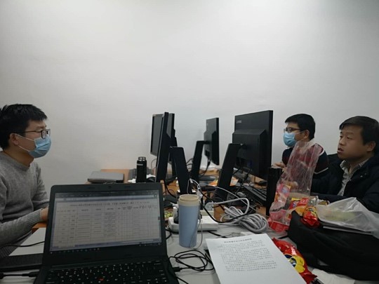 办公现场.jpg 办公现场.jpg